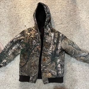 Vintage y2k carhart jacket. Boys 14-16 fits women’s and men’s small xs !!!